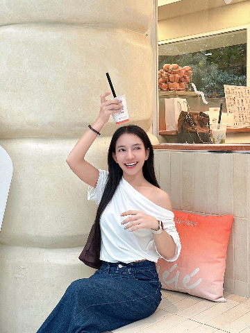 รูปประกอบวงโปรไฟล์ในสตอรี่ของ ของขวัญ